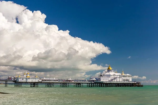 イギリスのイーストボーン桟橋の素晴らしい景色 — ストック写真