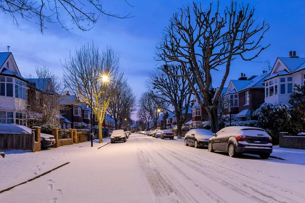 Zimowy Wschód Słońca Śnieżnych Przedmieściach Londynu Wielka Brytania — Zdjęcie stockowe