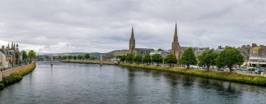Yazın bulutlu havada Inverness, İskoçya, İngiltere