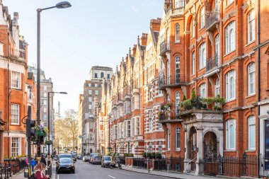 Mayfair, Londra 'da klasik kırmızı tuğla bina.