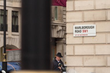 Ünlü binaların cepheleri ve Londra sokaklarının mimari detayları, şehir manzarası. 