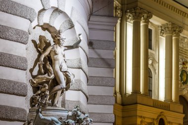 Michaelerplatz 'daki heykel Kış Gecesi, Viyana, Avusturya