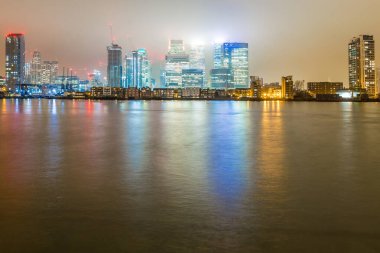 Geceleyin gökdelenler, Londra, İngiltere