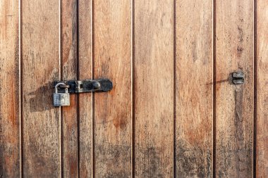 İngiltere, ahşap kapıya asma kilit