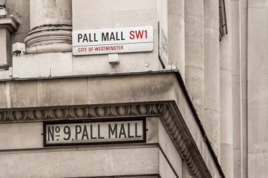 Ünlü binaların cepheleri ve Londra sokaklarının mimari detayları, şehir manzarası. 