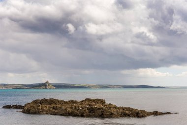 Marazion, Cornwall, İngiltere yakınlarındaki St. Michaels Dağı manzarası