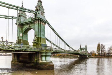Bulutlu bir günde Hammersmith Bölgesi