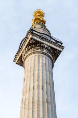 Ünlü binaların cepheleri ve Londra sokaklarının mimari detayları, şehir manzarası. 