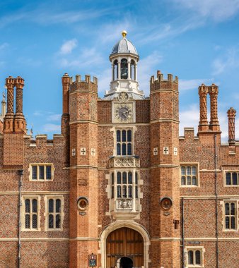 Hampton Court, Londra 'daki saat kulesi.