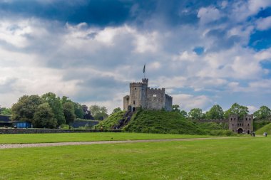 Yazın Cardiff Kalesi manzarası, Galler