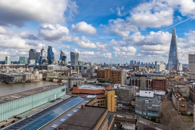 Londra, İngiltere 'de güneşli bir gün.