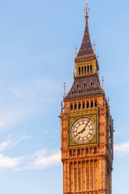 Parlamento Binası, kış sabahı erken saatlerde, Londra.