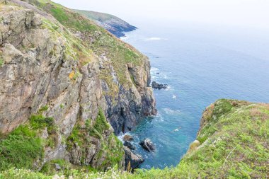 Galler 'deki Pembrokeshire kayalıklarının görüntüsü