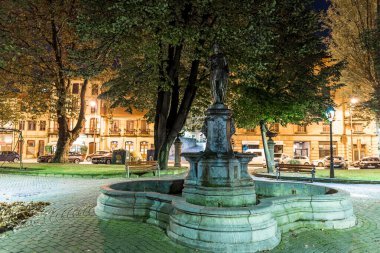 İspanya 'nın eski şehri Aviles, Asturias' ta bir gece.