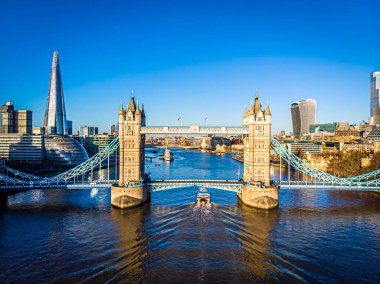 Synny sabahında Tower Bridge manzarası, Londra