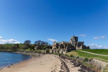 Edinburgh, İskoçya yakınlarındaki adada Inchthe Manastırı
