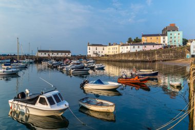 Tenby, Galler 'de yaz akşamı