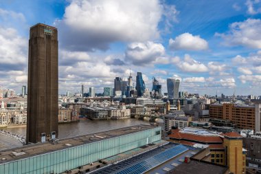 Londra, İngiltere 'de güneşli bir gün.