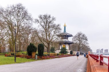 Pagoda, kışın Battersea Park, Londra