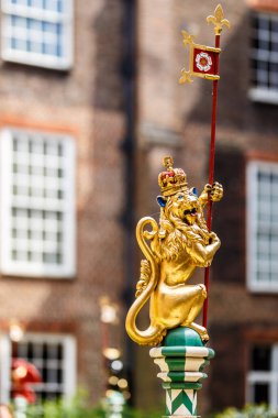 Altın Aslan Hampton Court, Londra 'da