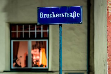 Avusturya 'nın Fischamend köyünde kış akşamı