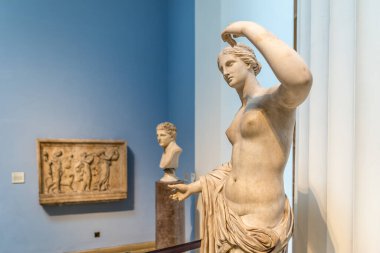 Tarih müzesinde heykel