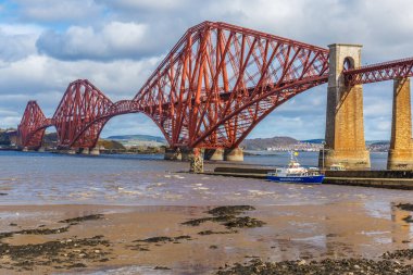 Edinburgh yakınlarındaki Dördüncü Köprü, İskoçya
