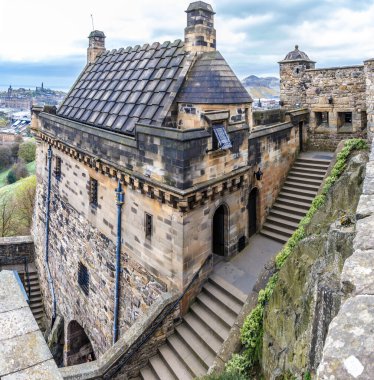 İlkbaharda Edinburgh 'un Kalesi ve Eski Merkezi