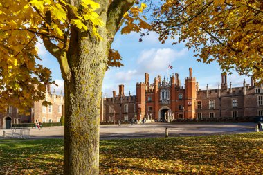 Sonbaharda Hampton Court, Londra