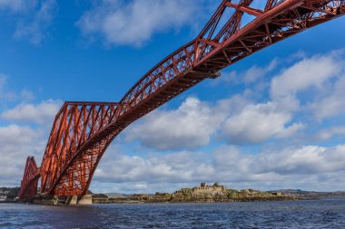 Edinburgh yakınlarındaki Dördüncü Köprü, İskoçya