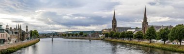 Yazın bulutlu havada Inverness, İskoçya, İngiltere