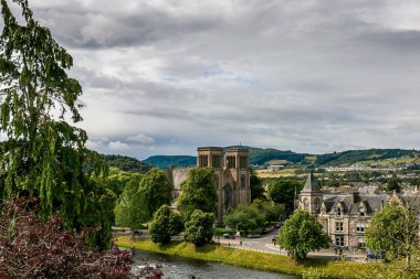 Yazın bulutlu havada Inverness, İskoçya, İngiltere