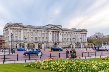 Buckingham Sarayı bulutlu bir günde, İngiltere
