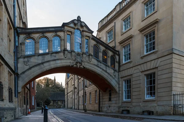 オックスフォードの有名な建物や建築の詳細のファサード — ストック写真