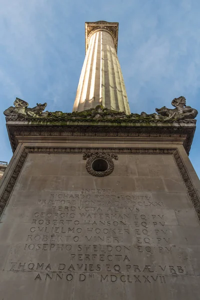 有名な建物やロンドンのランドマークの建築の詳細のファサード ロンドンの街の都市の景色 — ストック写真