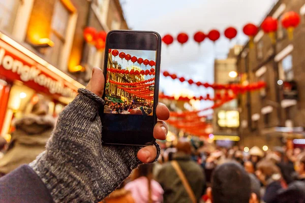 Taking Posting Photo Chinese New Year Smartphone London — Zdjęcie stockowe