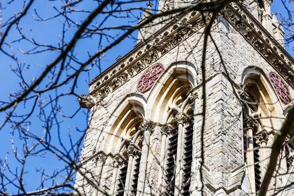 Relógio Antiga Igreja Inglesa Primavera Londres — Fotografia de Stock