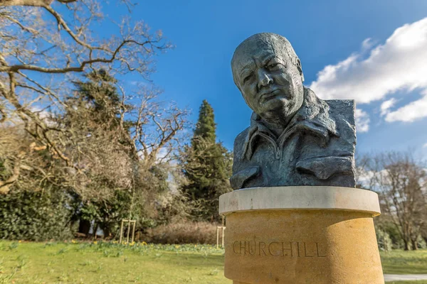 Busta Winstona Chirchilla Palácovém Parku Blenheim Velká Británie — Stock fotografie