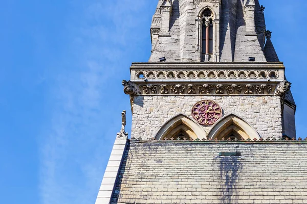 Klocka Gamla Engelska Kyrkan Våren London — Stockfoto