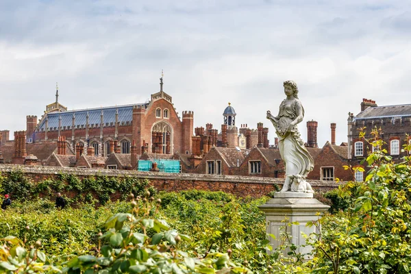 Sculpture Rose Garden Hampton Court — Stock Photo, Image