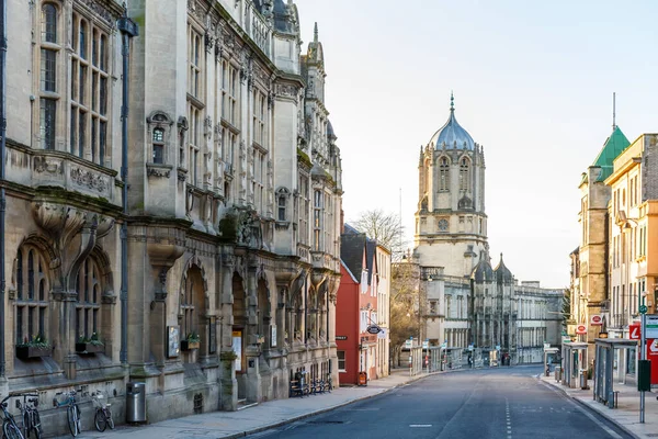オックスフォードの有名な建物や建築の詳細のファサード — ストック写真