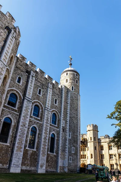 Yazın Londra Kulesi