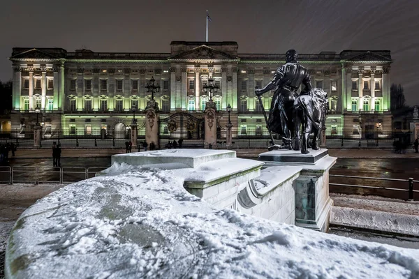 Buckingham Palace Snow Night Londen Verenigd Koninkrijk — Stockfoto