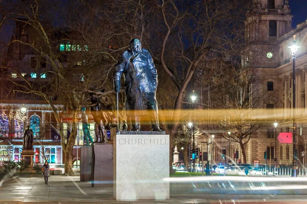Estátua Churchill Noite Londres Reino Unido — Fotografia de Stock
