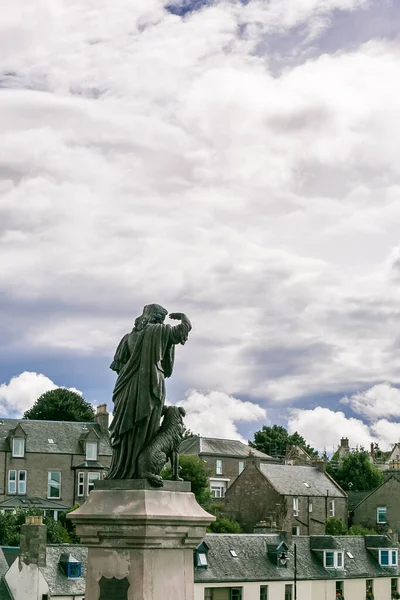 夏の曇りの天気でインバーネス スコットランド — ストック写真