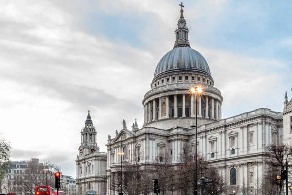 ロンドンの街の夜景 — ストック写真