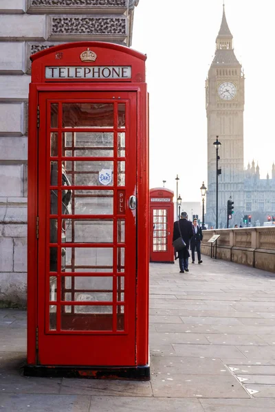 Geleneksel Londra Kırmızı Telefon Kulübesi Kış Sabahı Erken Saatlerde Big — Stok fotoğraf