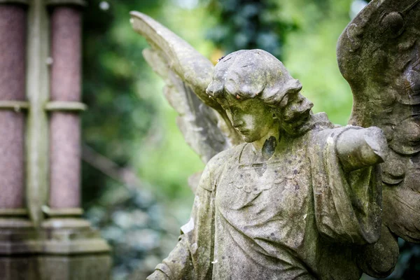 Baharda Nunhead mezarlığı