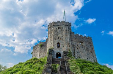 Yazın Cardiff Kalesi manzarası, Galler