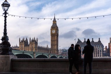 Westminster Köprüsü ve kışın Big Ben, Londra